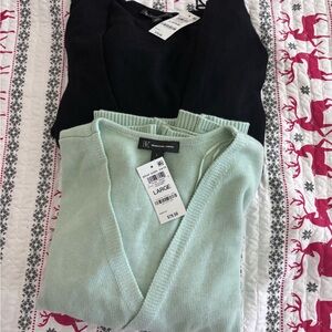 INC International Concepts Women's Black and Mint V-Neck Sweater